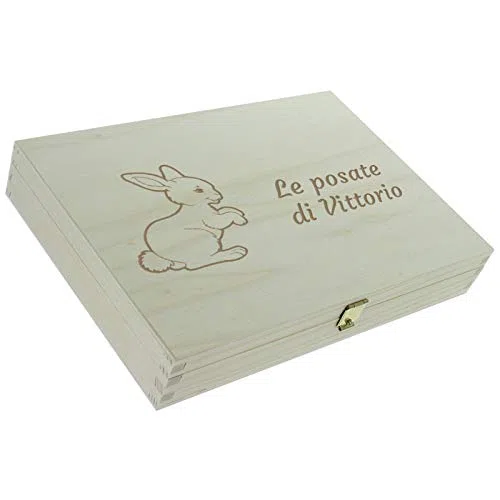 Amikado - Cofanetto Posate Bambini Animaletti Personalizzate con Il Suo Nome - 4 Pezzi (Tutti e 4 incisi col Nome) - Acciaio Inox - Incisione in Un Font Attraente