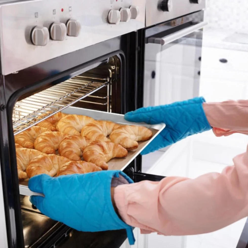Vassoio da forno professionale in acciaio inox, antiaderente e resistente, dimensioni 45 x 35 x 4,8 cm, ideale per cuocere e servire