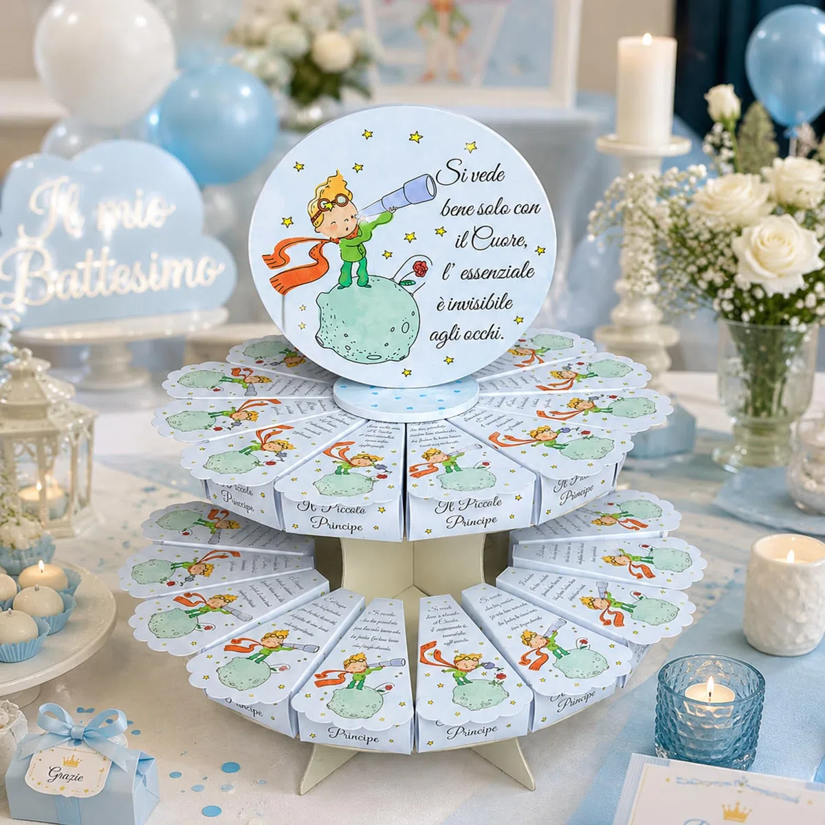 Regalami.Shop 30 Scatoline Portaconfetti Piccolo Principe per Battesimo, Comunione o Laurea, Complete di Bigliettino e Espositore Torta, Bomboniere per Confetti e Ricordini Evento (Piccolo p)