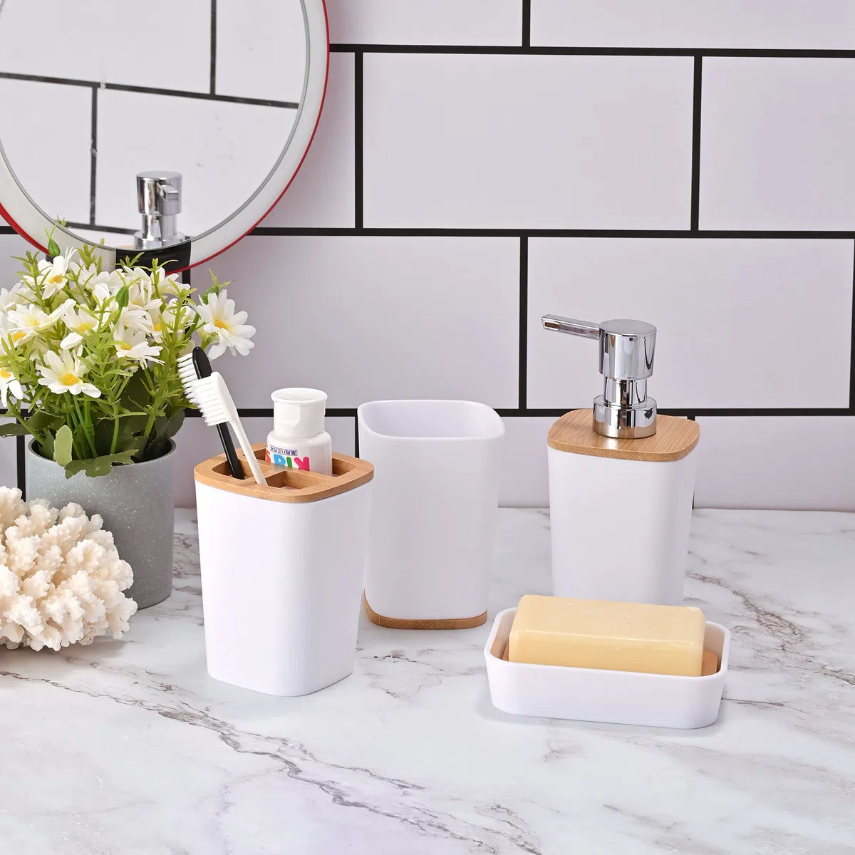Yorkmills Set di Accessori da Bagno in Bambù, 6 Pezzi, Set di Accessori da Bagno, Set di Accessori per WC, Porta Scopino per WC, Resistente Portaspazzolino, Distributore di Sapone Con Pompa