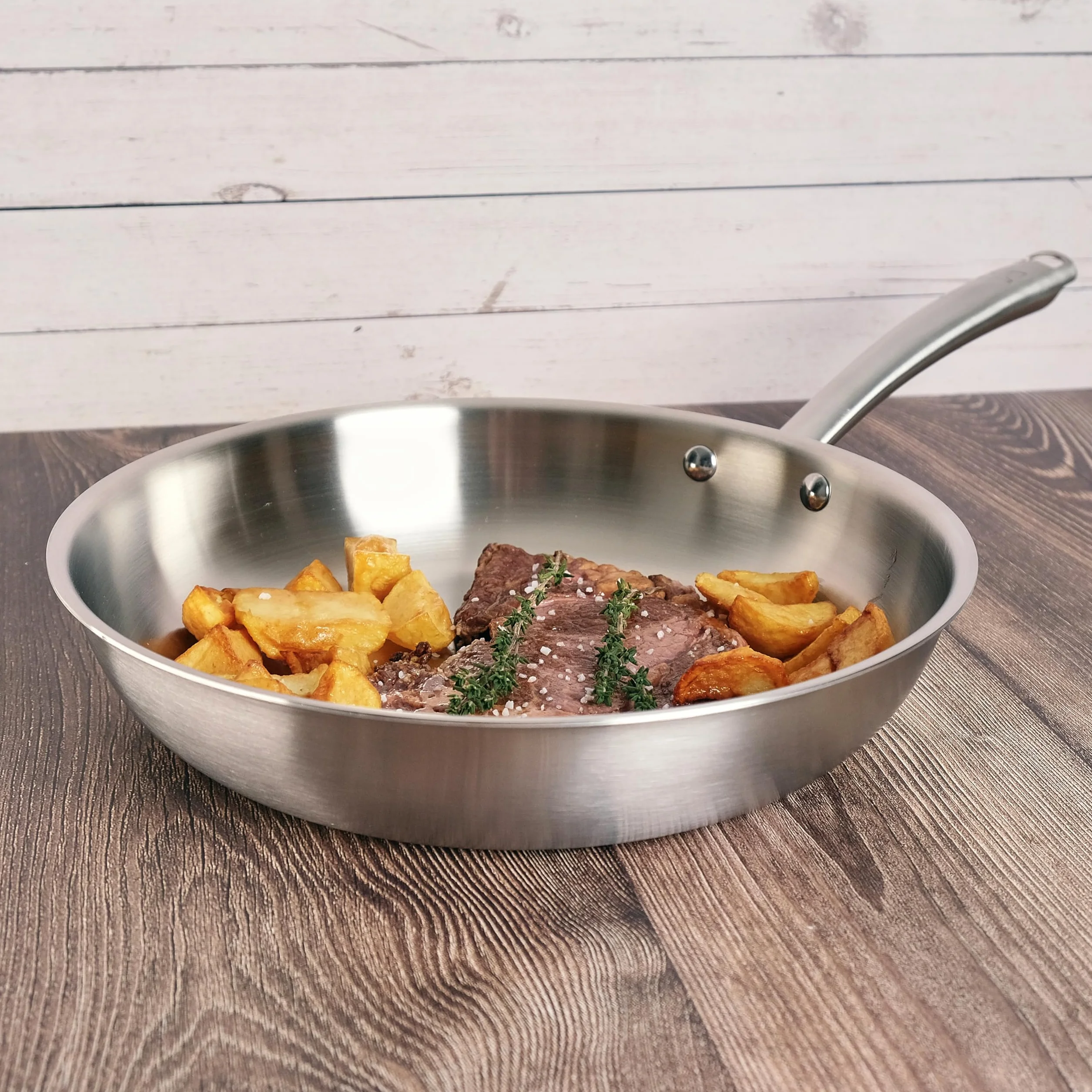 KAMBERG - Padella Ø24 cm in acciaio inossidabile 18/10 Triply - Senza PFAS - Tutti i fornelli inclusi induzione e forno - 0008271