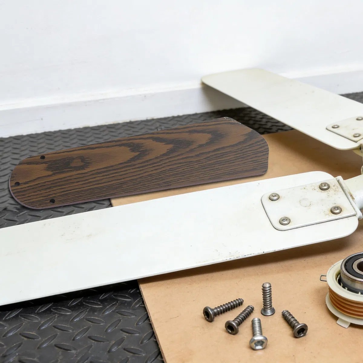 5 pale di ricambio per ventilatore a soffitto - Pale in legno resistenti alle intemperie, lunghe 42 cm con foro da 8 mm - Parte della pala per ufficio, casa e camera da letto