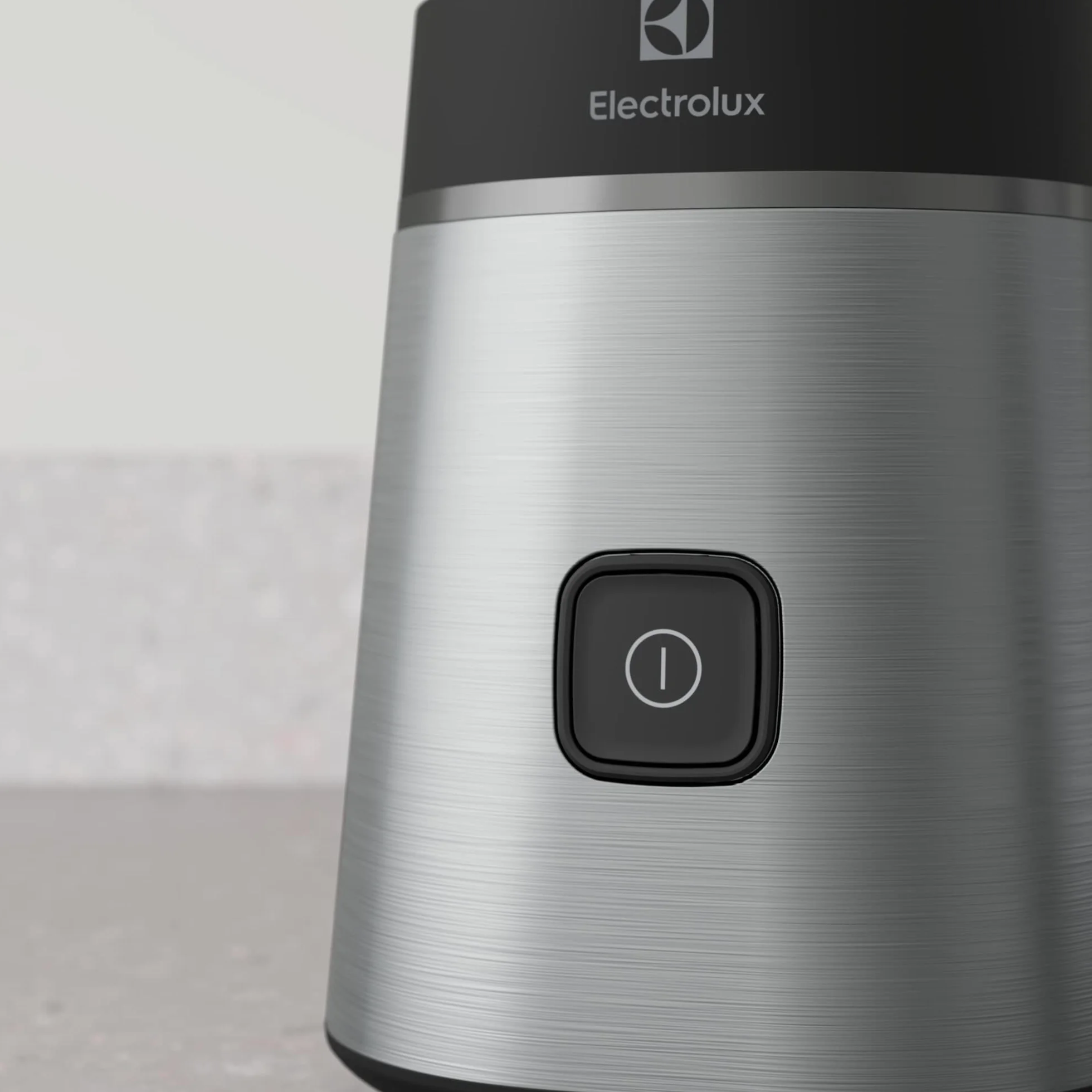 Electrolux Create 3 E3SB1-4ST Frullatore Sportivo 3 in 1 con Bottiglia Take Away BPA Free, Mixer Compatto e Potente in Acciaio Inox per Smoothie, Frullati e Bevande Energetiche