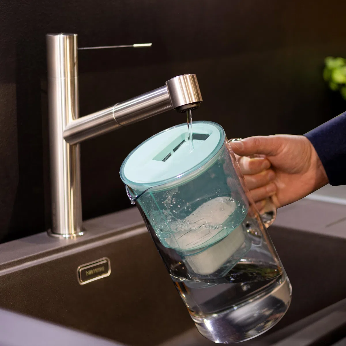 Wessper Caraffa Filtrante in Vetro 3L con 1 Cartuccia | Ricambio per Dafi Unimax Aquaphor A5 BRITA Maxtra+ PHILIPS AWP212/10 | Elimina Cloro, Impurità e Metalli Pesanti | Mint