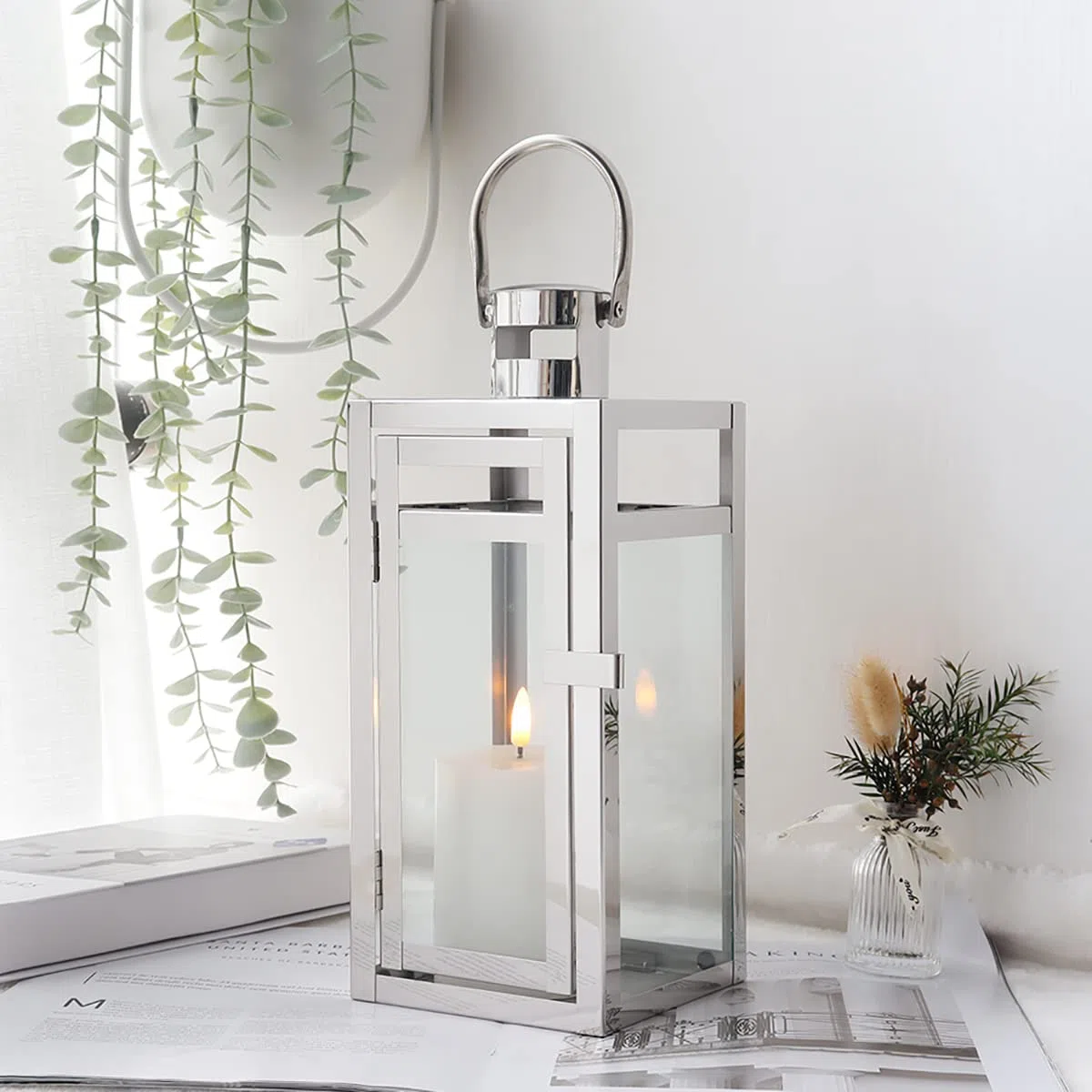 TRIROCKS Lanterna Decorativa in Acciaio Inossidabile 30 cm Alta, Portacandela a Sospensione con Pannelli di Vetro Trasparente, Perfetta per Decorazioni Casa, Soggiorno, Eventi (Argento)