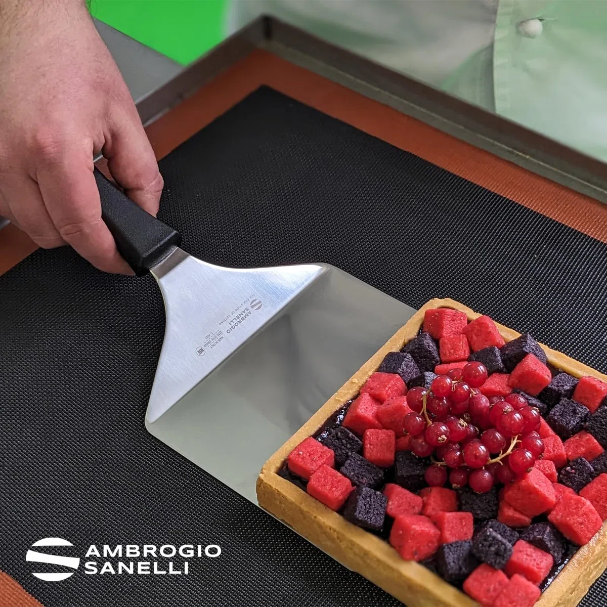 Ambrogio Sanelli, Linea Supra, Spatola Quadrata Piegata per Pasticceria con Lama da 19x15 cm in Acciaio Inox, Impugnatura in SEBS Pratica ed Ergonomica, Certificata MOCA, Made in Italy