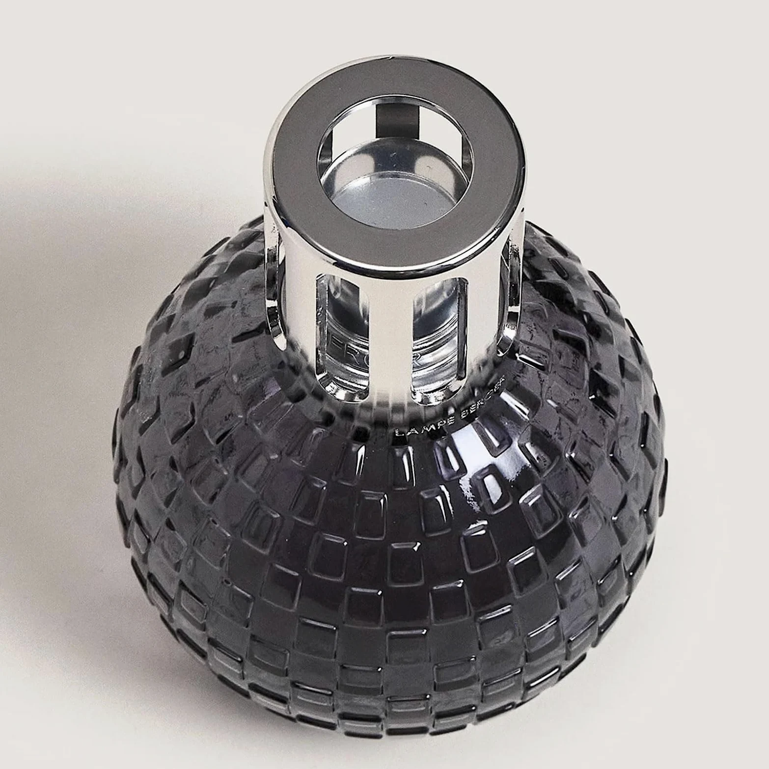 MAISON BERGER - Set Regalo Lampada Disco - Diffusore Catalitico Profumo per la Casa a Scacchiera Tonda con Ricarica 250 mL - Lampada Neutralizzante Odori - Prodotto in Francia (Grigio - Polvere