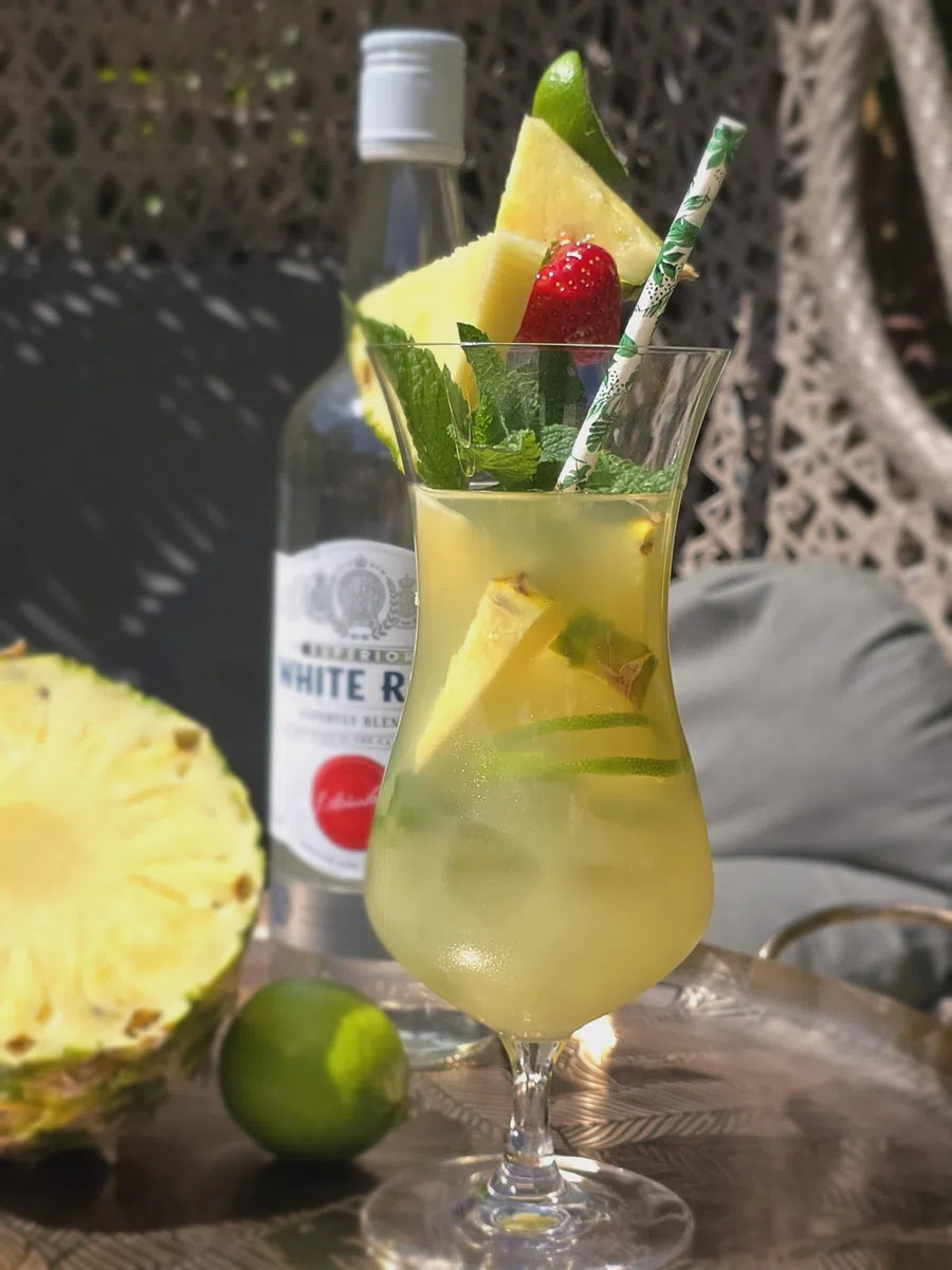 DIAMANTE Pina Colada - Coppia di bicchieri da cocktail grandi Hurricane - Set di 2 bicchieri da cocktail in cristallo di alta qualità in confezione regalo - 465 ml