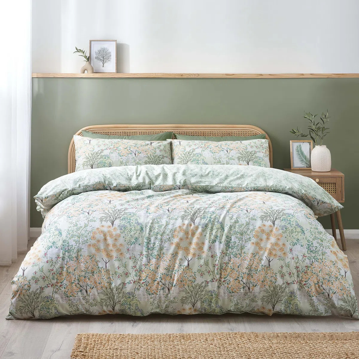 Catherine Lansfield Set copripiumino reversibile con federe, per letto king size, motivo fiori di bosco, verde