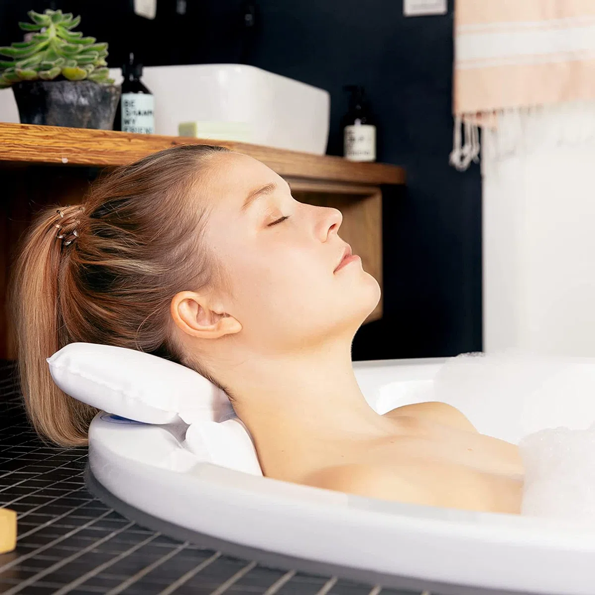 TranquilBeauty Migliori Cuscino Per Vasca da Bagno Per La Testa E Il Collo Con 7 Tazze Di Aspirazione - Cuscino Di Lusso Per Il Sostegno Posteriore Completo (Bianco, 1 Unità (Confezione da 1))