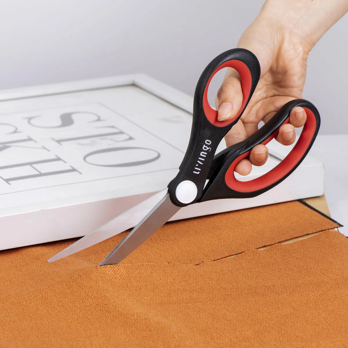 LIVINGO Set di forbici multiuso – Confezione da 4 forbici affilate e robuste per cucina, cucito e tessuto, pollame, carta, artigianato, ufficio, casa, scuola