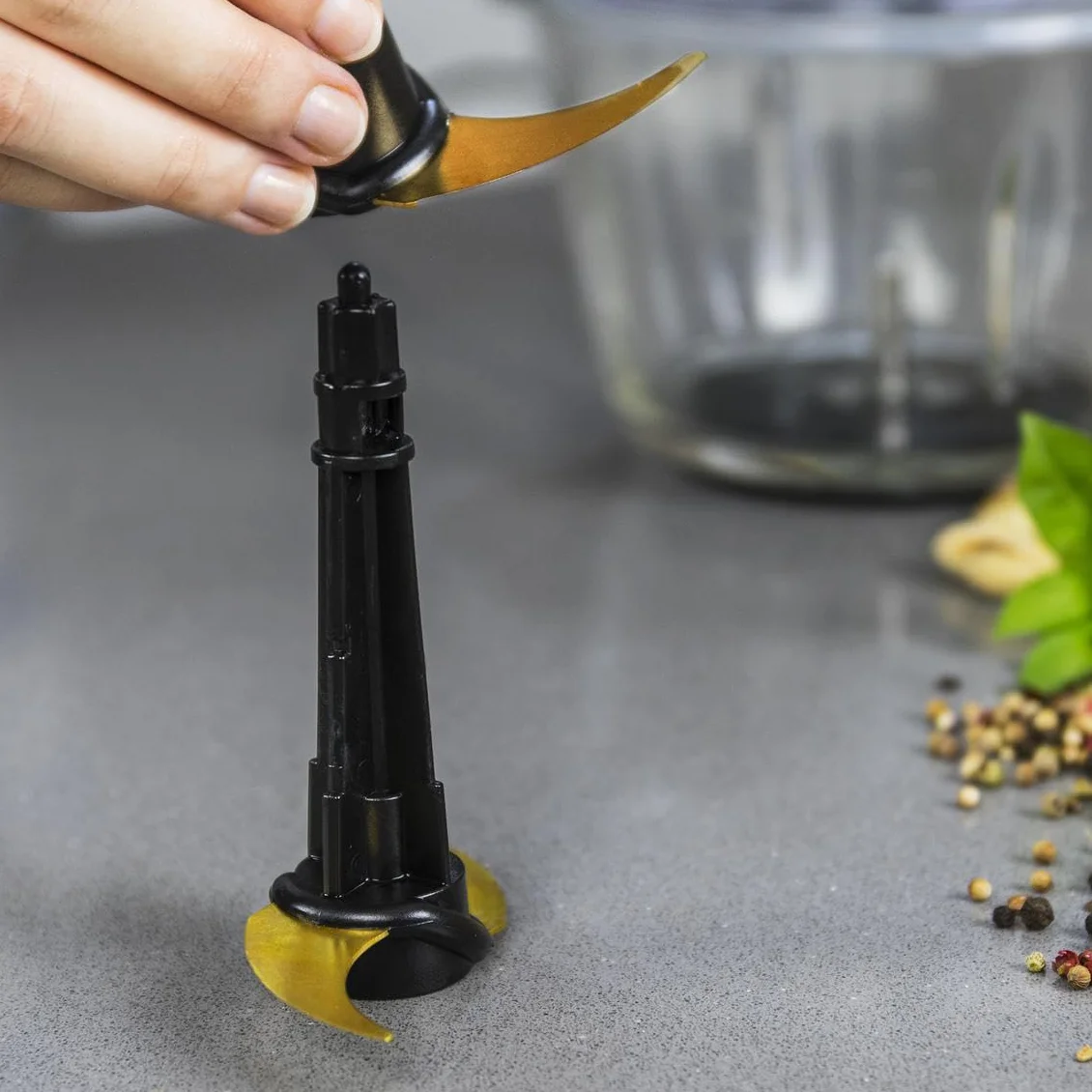Cecotec Tritatutto Elettrico TitanGlass 1000 Max. Spatula 500W, 4 Lame Titanio, Tritura, Taglia, Affetta, ControlSpeed, Ciotola Vetro 1L, 2 Velocità, Pulse, Coperchio a Pressione, Lavastoviglie