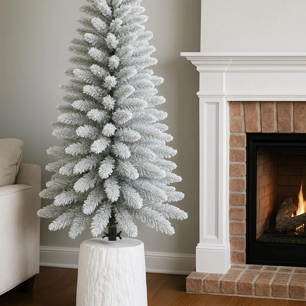 Base Albero di Natale Tronco Effetto Legno Innevato Realistico 34 x Ø 32 cm Ceppo Base Rialzata Fino a 180 cm Supporto Robusto Stabile Resistente Addobbi Decorativi Natalizi