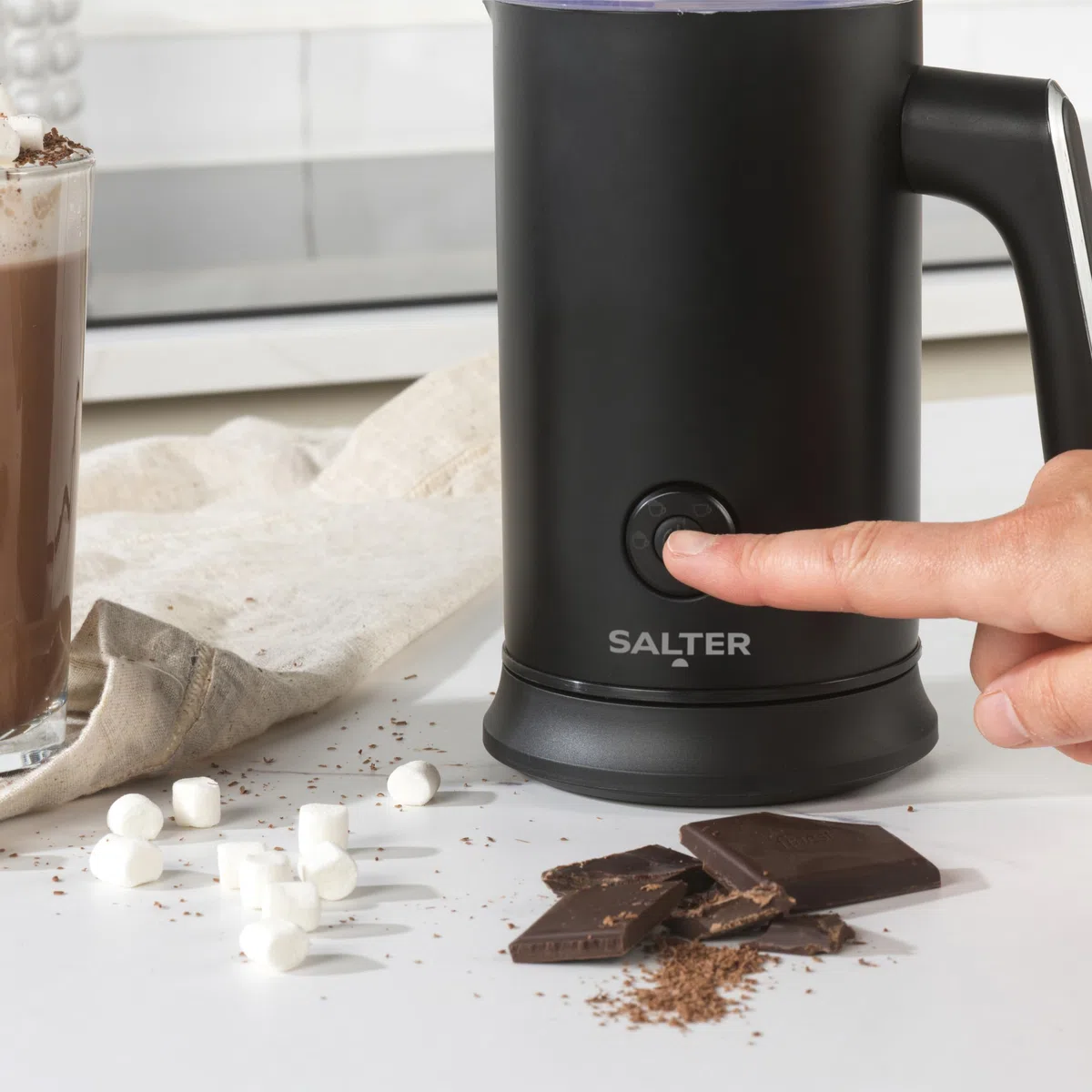Salter Macchina per la cioccolata calda - Schiumalatte automatico 4-in-1, riscaldatore di latte caldo e freddo, 240ml/115ml, 500W, senza fili, pannello di controllo LED, per caffè, latte ghiacciato