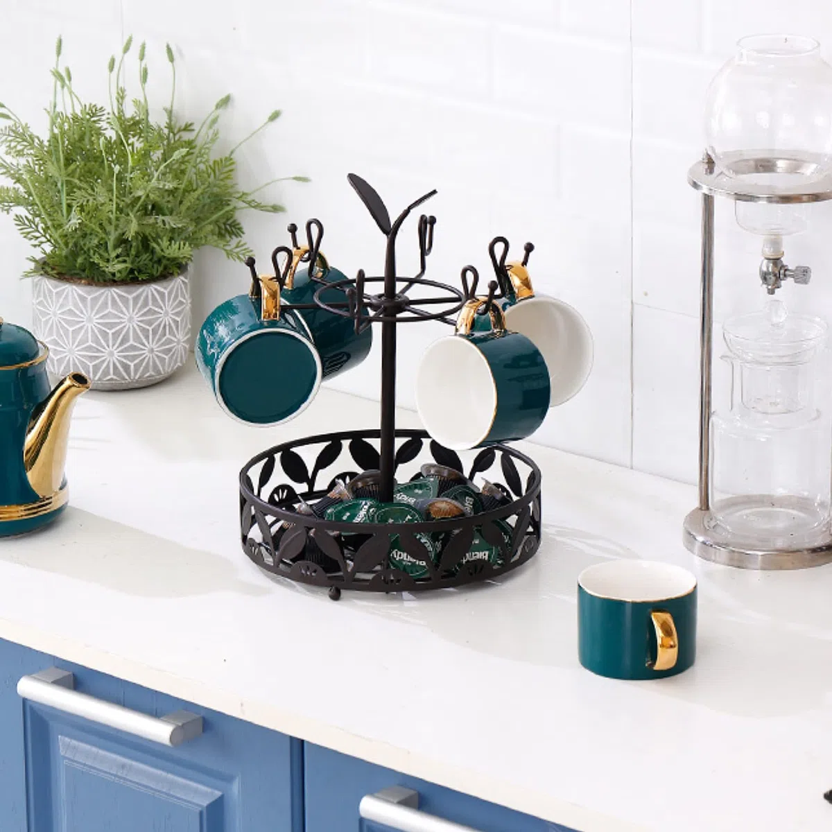 Porta tazze da caffè con contenitore per cialde di caffè, albero porta tazze girevole a 6 capacità, accessorio per bancone caffè e organizzatore da cucina