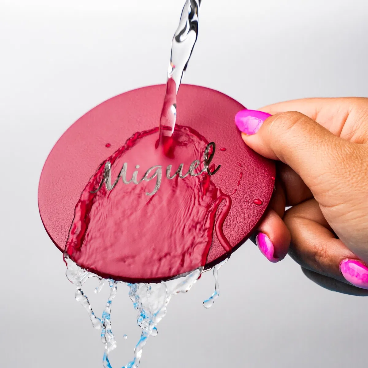 Kidia Sottobicchieri in Similpelle Personalizzati – Set 6 (Ø 10 cm) – Incisione Laser Nomi – 3 Strati Premium, Impermeabili, Eco-Sostenibili – Accessori Bar, Casa, Regalo (6, Rosso)
