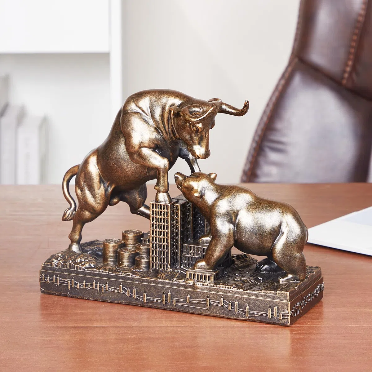 Statua di toro e orso,Decorazione da tavolo astratta in resina, decorazione del mercato azionario,Un regalo per gestori di investimenti e investitori.