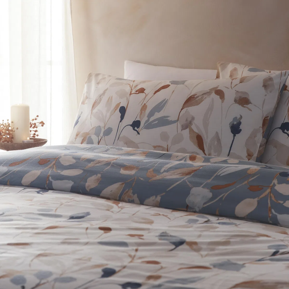 Drift Home - Copripiumino ecologico floreale foglia - Letto matrimoniale (200 x 200 cm) - Design reversibile - Cotone riciclato sostenibile (BCI) - 2 federe - Blu/Naturale con foglia