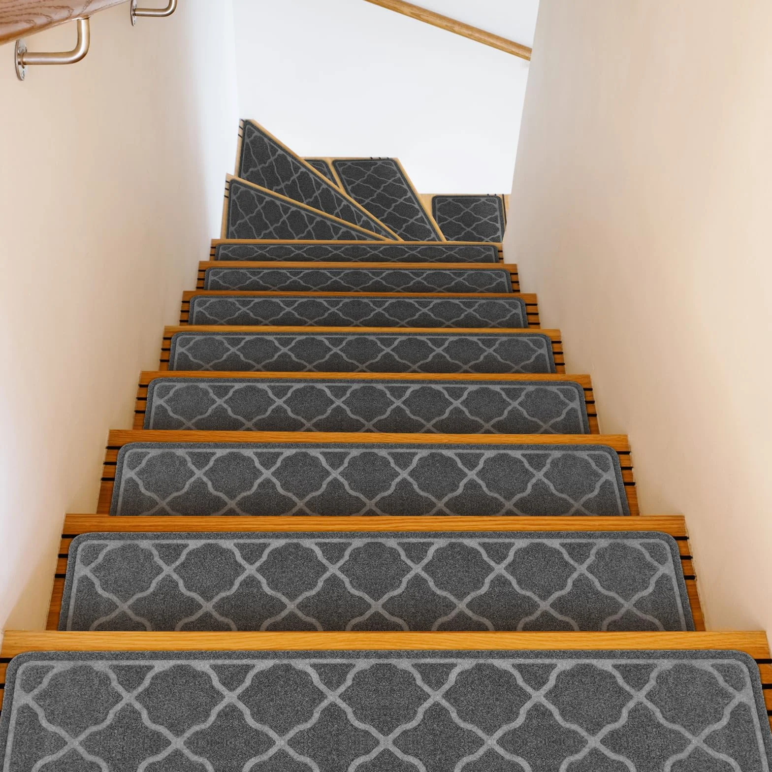 Bordi per gradini antiscivolo 76x20cm 15pcs, tappetini per tappeti da interno lavabili in lavatrice, tappetini per scale riutilizzabili con supporto in gomma antiscivolo per bambini, anziani e cani