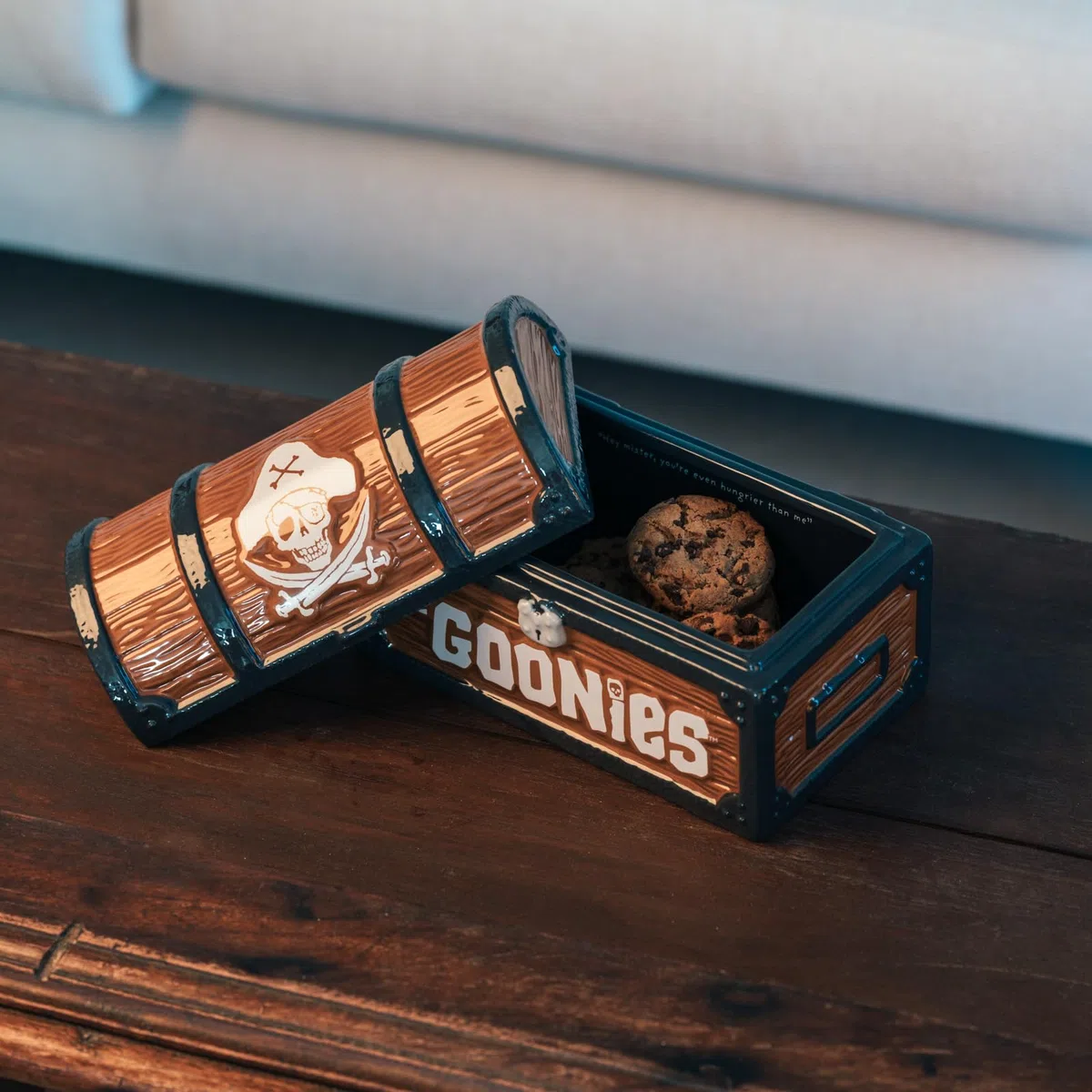 Grupo Erik Porta Biscotti The Goonies - Biscottiera con Coperchio, Barattolo per Biscotti da Cucina Scrigno del Tesoro | Contenitori per Alimenti: Goonies Gadget 20 x 12 x 13,5 cm