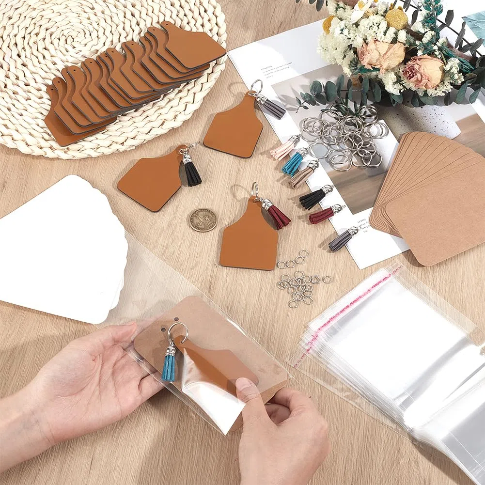 OLYCRAFT 30 set di Etichette Vuote In Similpelle 7.6x5cm Etichette In Pelle Incluse Portachiavi con Nappe per Timbratura Etichette Fai Da Te Jeans Borse Accessori Gioielli Fai Da Te