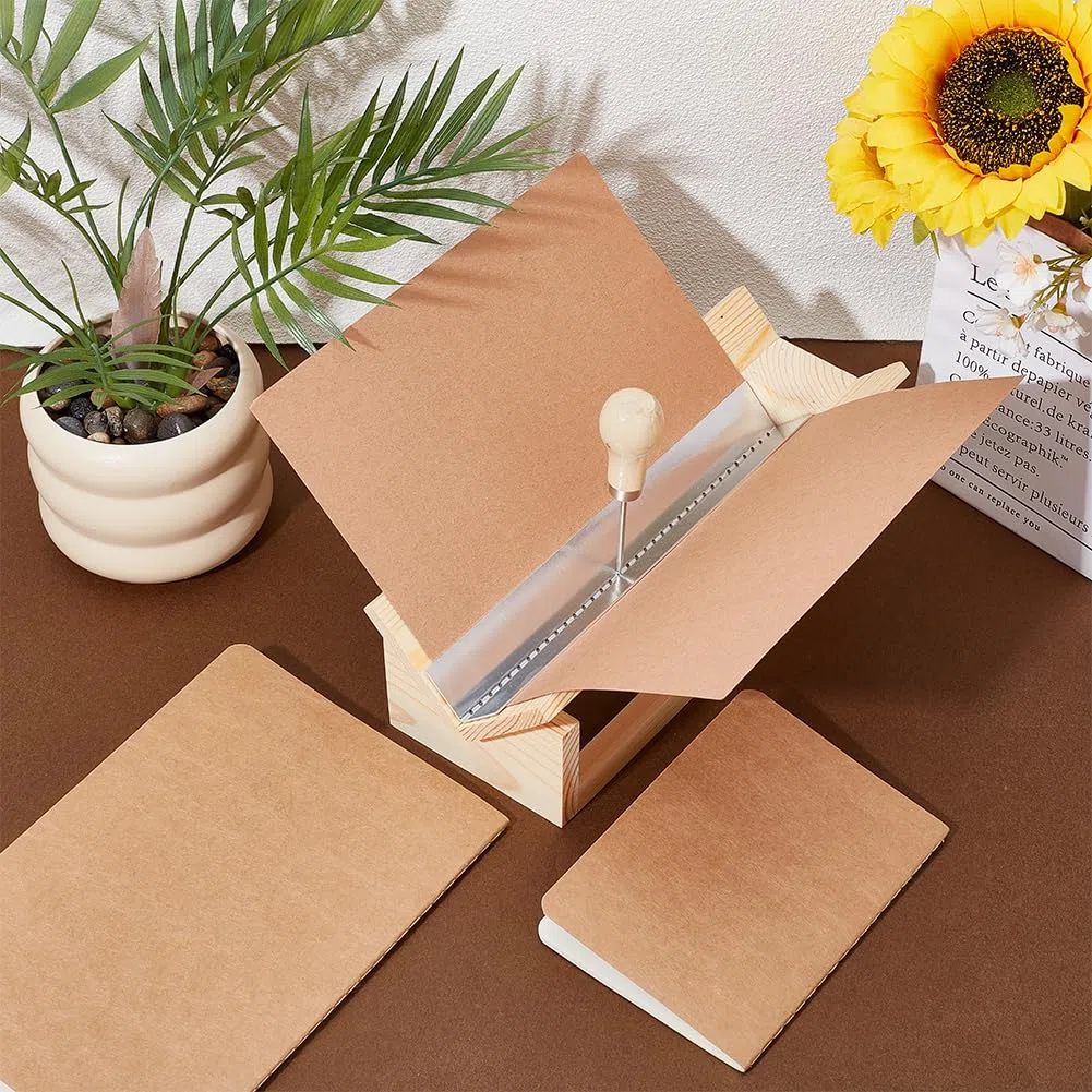 NBEADS Strumento di Punzonatura di la Firma per La Rilegatura di Libri, Culla per Punzonatura per Perforazione in Alluminio Set di Strumenti per Rilegatura Fai da Te Quaderni Diari Libri, 25x9x7.7cm