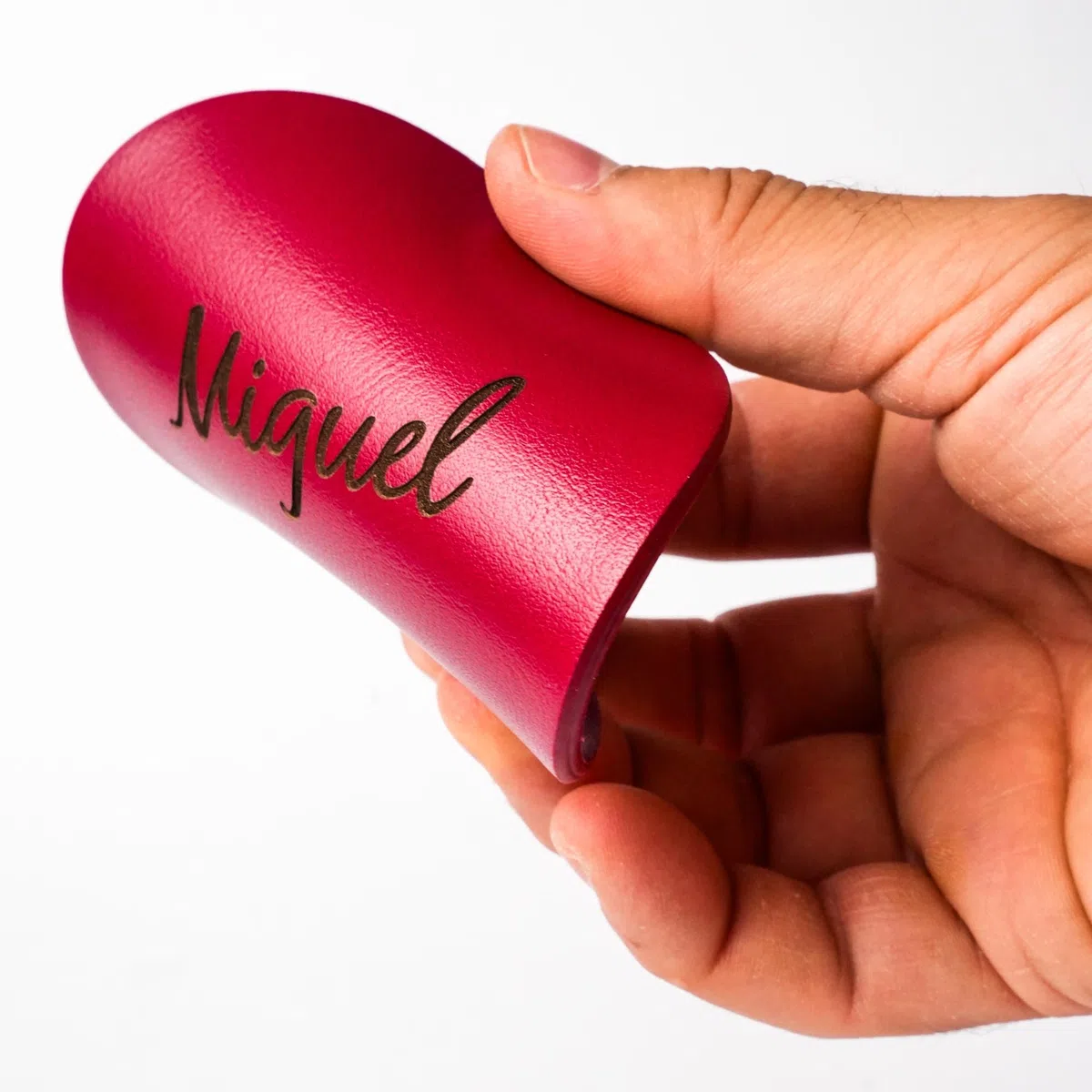 Kidia Sottobicchieri in Similpelle Personalizzati – Set 6 (Ø 10 cm) – Incisione Laser Nomi – 3 Strati Premium, Impermeabili, Eco-Sostenibili – Accessori Bar, Casa, Regalo (6, Rosso)