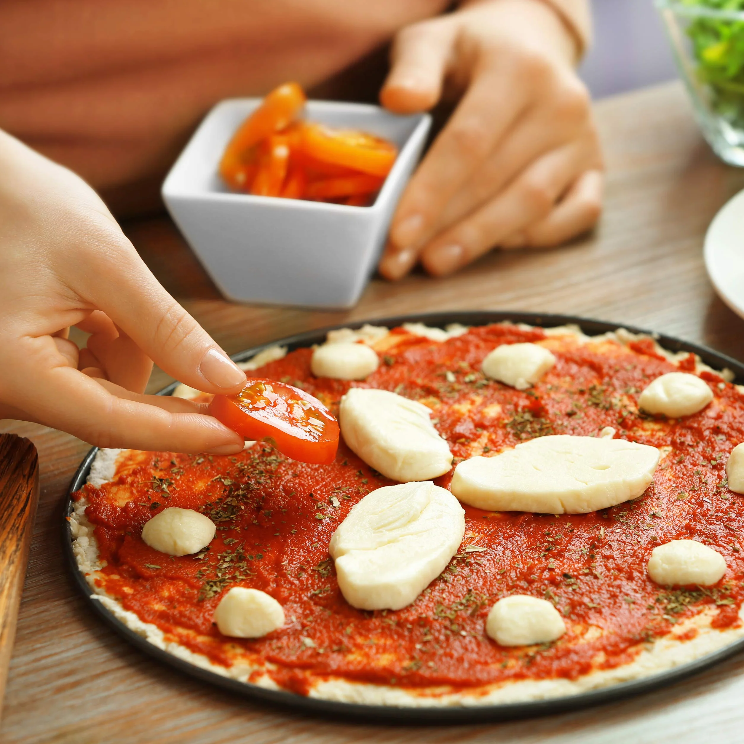 Relaxdays Set da 8 Teglie per Pizza, Rotonda, Forata, Antiaderente, per Crostate, Acciaio, Padella, ∅ 32 cm, Antracite
