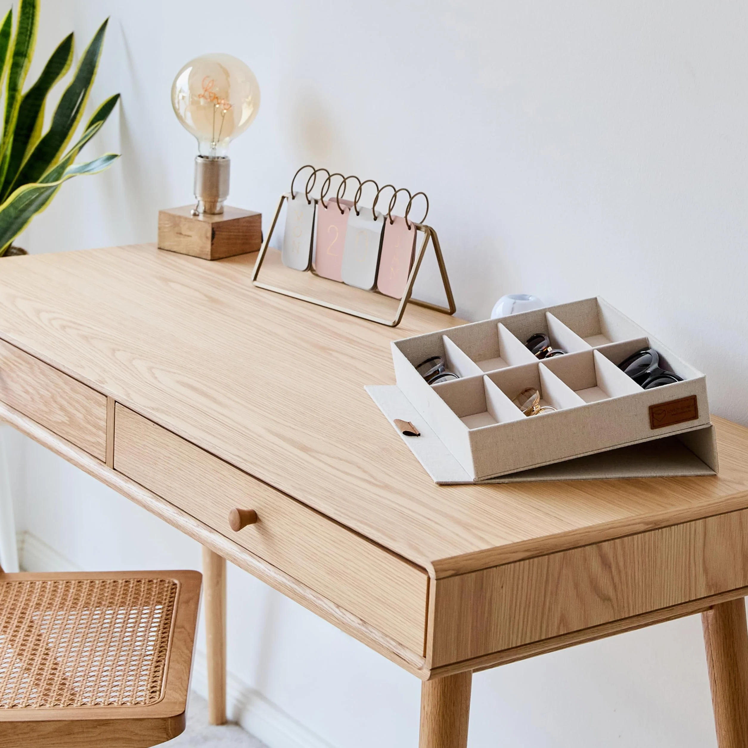LOVE IT STORE IT - Premium - Custodia Occhiali in Lino-Cotone - Portaocchiali con 8 Scomparti in Velluto - Coperchio con Chiusura Magnetica - Rinforzo in Legno - 32x25x5,5 cm - Beige