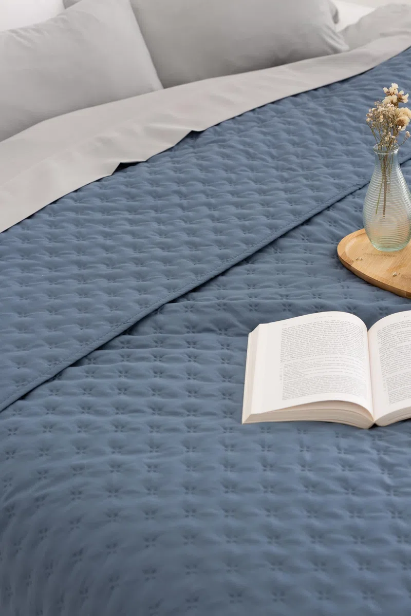 Todocama – Copriletto trapuntato sottile con motivo a stella per primavera, estate, autunno e inverno. 100% microfibra extra morbida. Copre letto multiuso. Letto da 140/150/160-250x260 cm, blu grigio