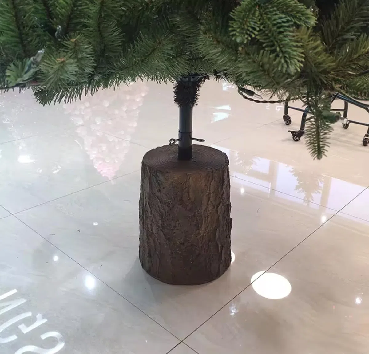 Base effetto legno per Albero di Natale -tronco albero – Supporto Decorativo Effetto Legno Naturale, Robusto e Stabile per Alberi fino a 210 cm, 32x22x22