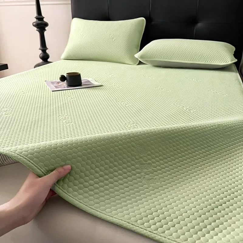 Coprimaterasso rinfrescante e antiscivolo, estivo, traspirante, in seta di ghiaccio, con 2 federe, morbido e lavabile, per chi dorme caldo durante la notte (verde, matrimoniale piccolo)