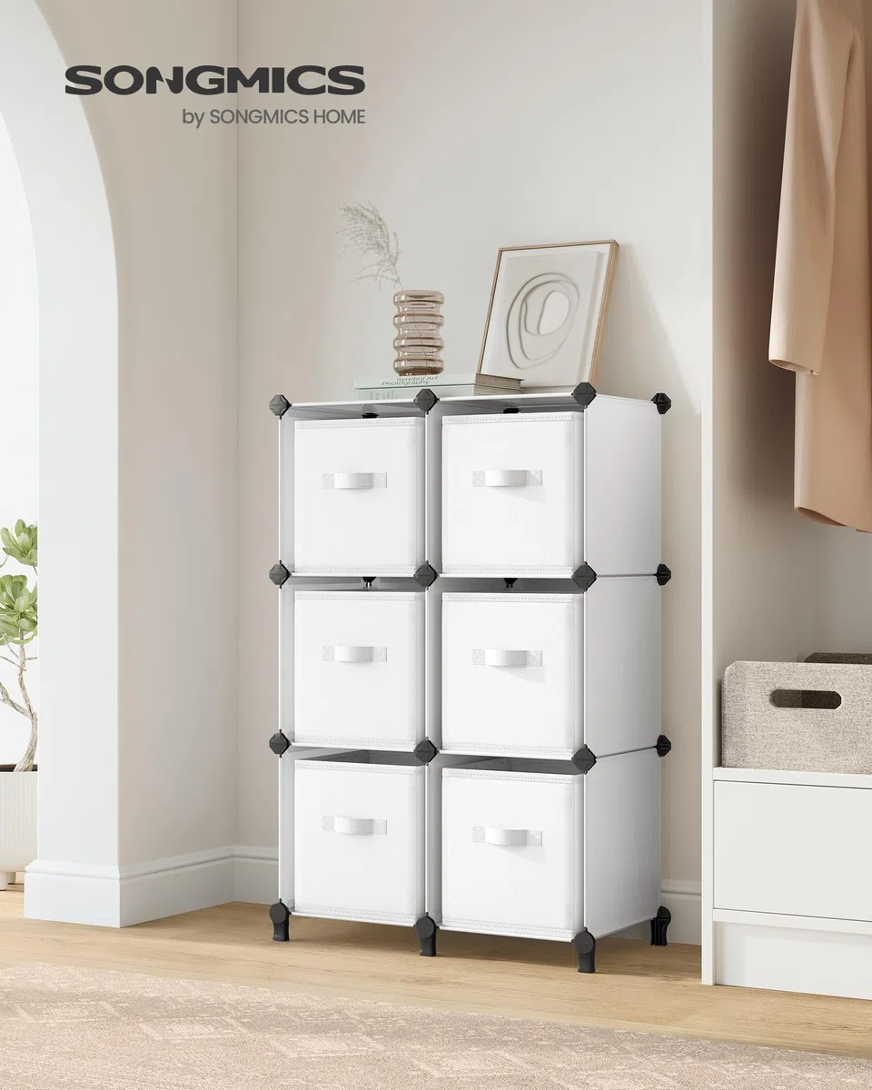 SONGMICS Scaffale Componibile a Cubi con Scatole Portaoggetti di Tessuto, Armadio Modulare a 6 Scomparti, Personalizzabile, Espandibile, Salvaspazio, Camera da Letto, Bianco Nuvola LPC062W06