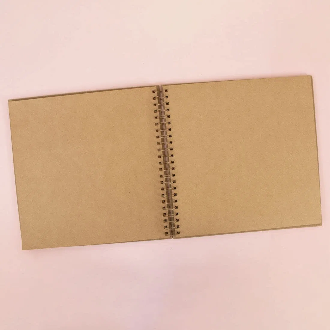 Craftelier - Album ad anelli per progetti di scrapbooking e artigianato | 30 fogli marrone kraft con grammatura di 190 g | Anello a spirale bronzo vintage | Dimensioni 30,5 x 30,5 cm