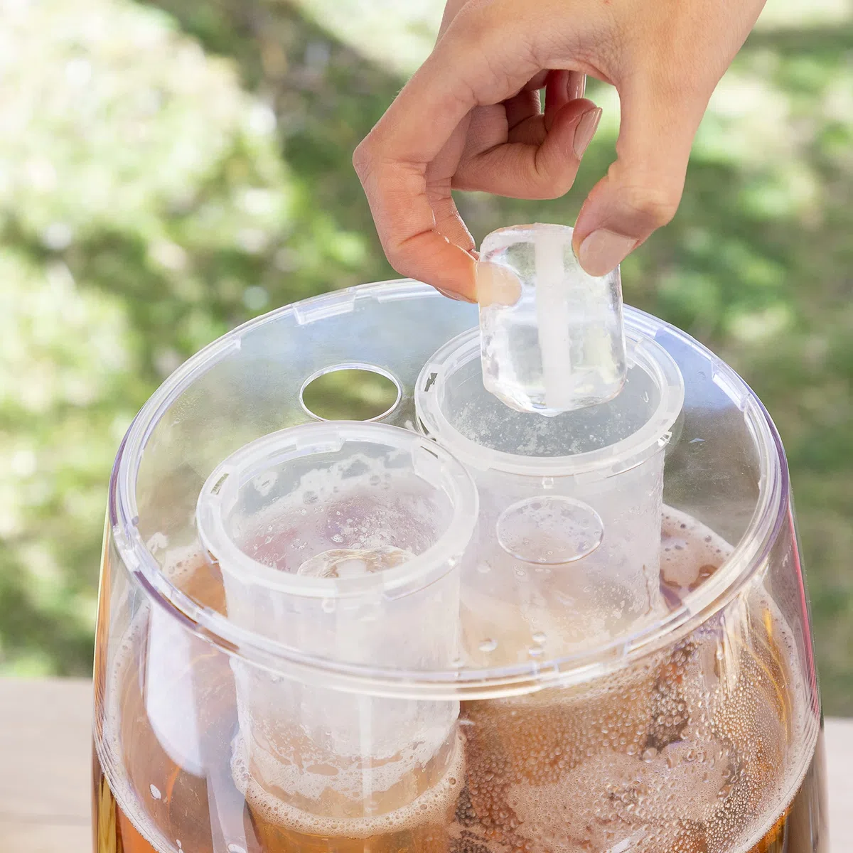 InnovaGoods - Dispenser Refrigerante di Bevande 4L, Ideale per Feste ed Eventi, Con 2 Contenitori Ghiaccio Estraibili, Rubinetto Antigoccia, Trasparente, ABS