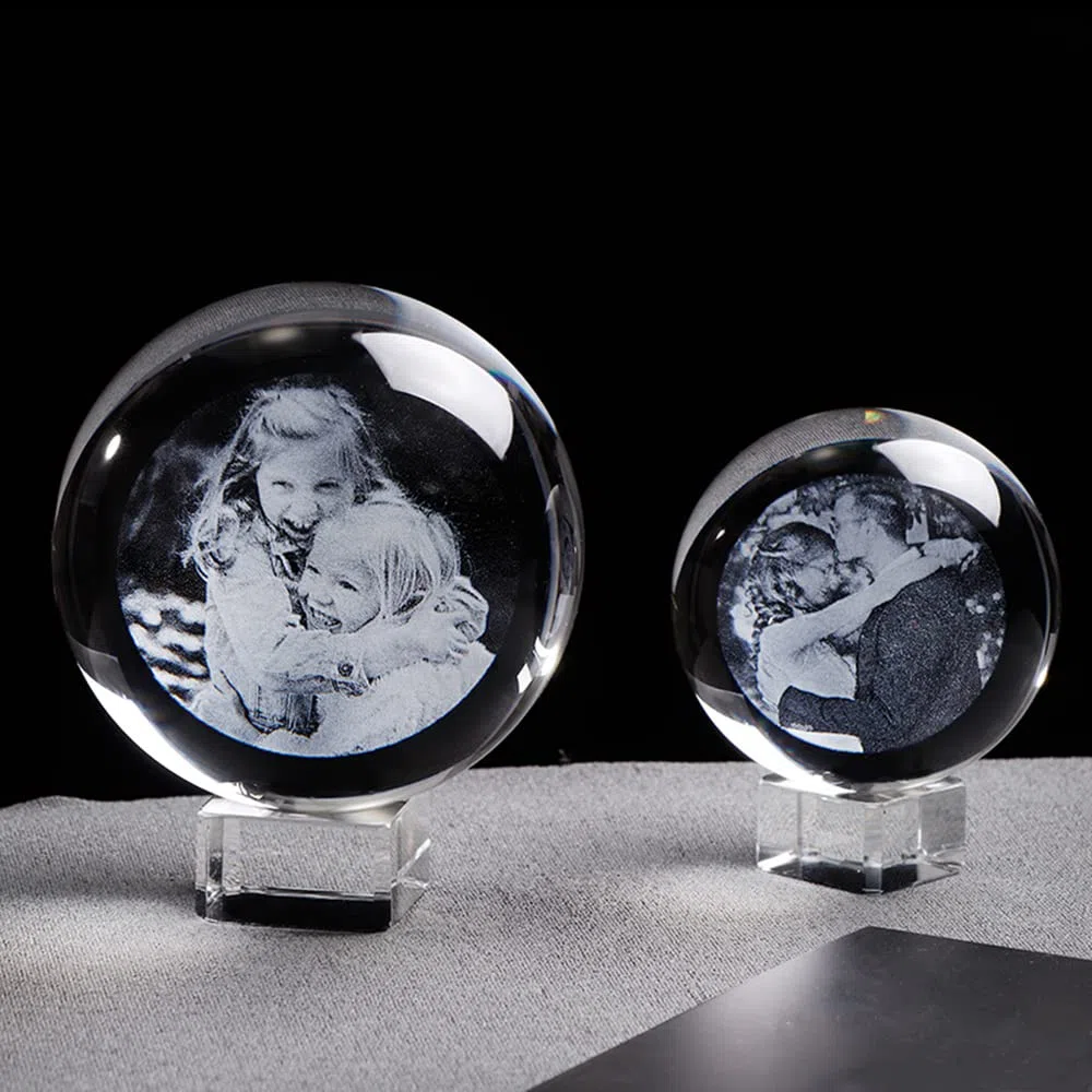 Sfera di cristallo personalizzata con incisione laser, foto di cristallo personalizzata, sfera decorativa per la casa (8 cm)