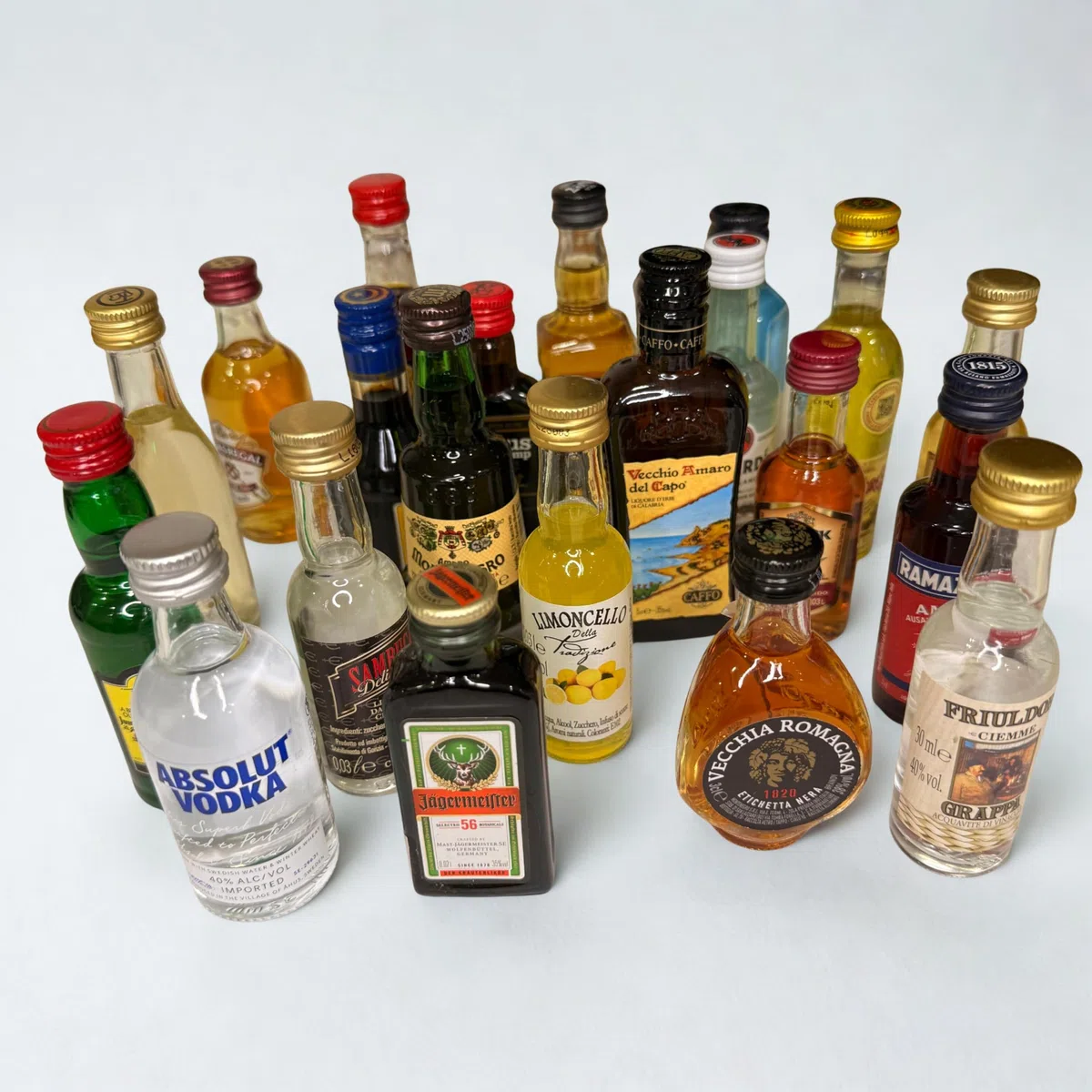 Bomboniera con mini liquore - A scelta aggiunta di confetti - Set da 5 pz- Idea regalo per Matrimonio, Compleanno, Anniversario, Laurea, Pensione - Con possibilità di tag personalizzato