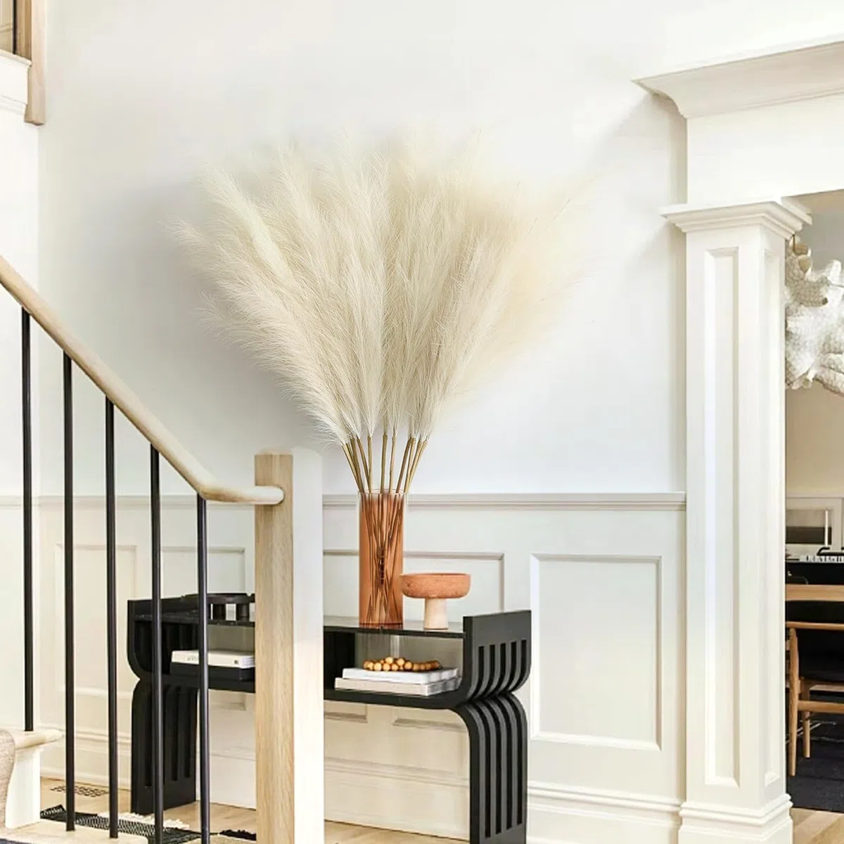 12 Pezzi Pampas Decorative Alte,115cm Erba Della Pampas Artificiale,Piume Decorative per Vaso,Soggiorno, Camera da Letto, Matrimonio,Arredamento Boho(Beige)