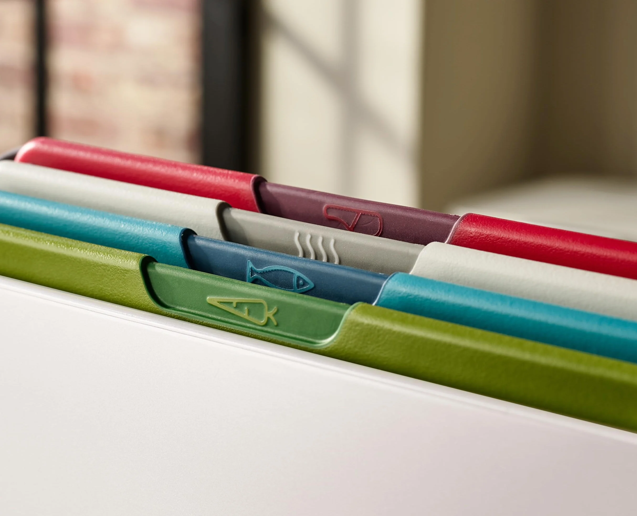 Joseph Joseph Folio Icon, Set di 4 Taglieri da Cucina Antiscivolo con Custodia - Medio, Bianco