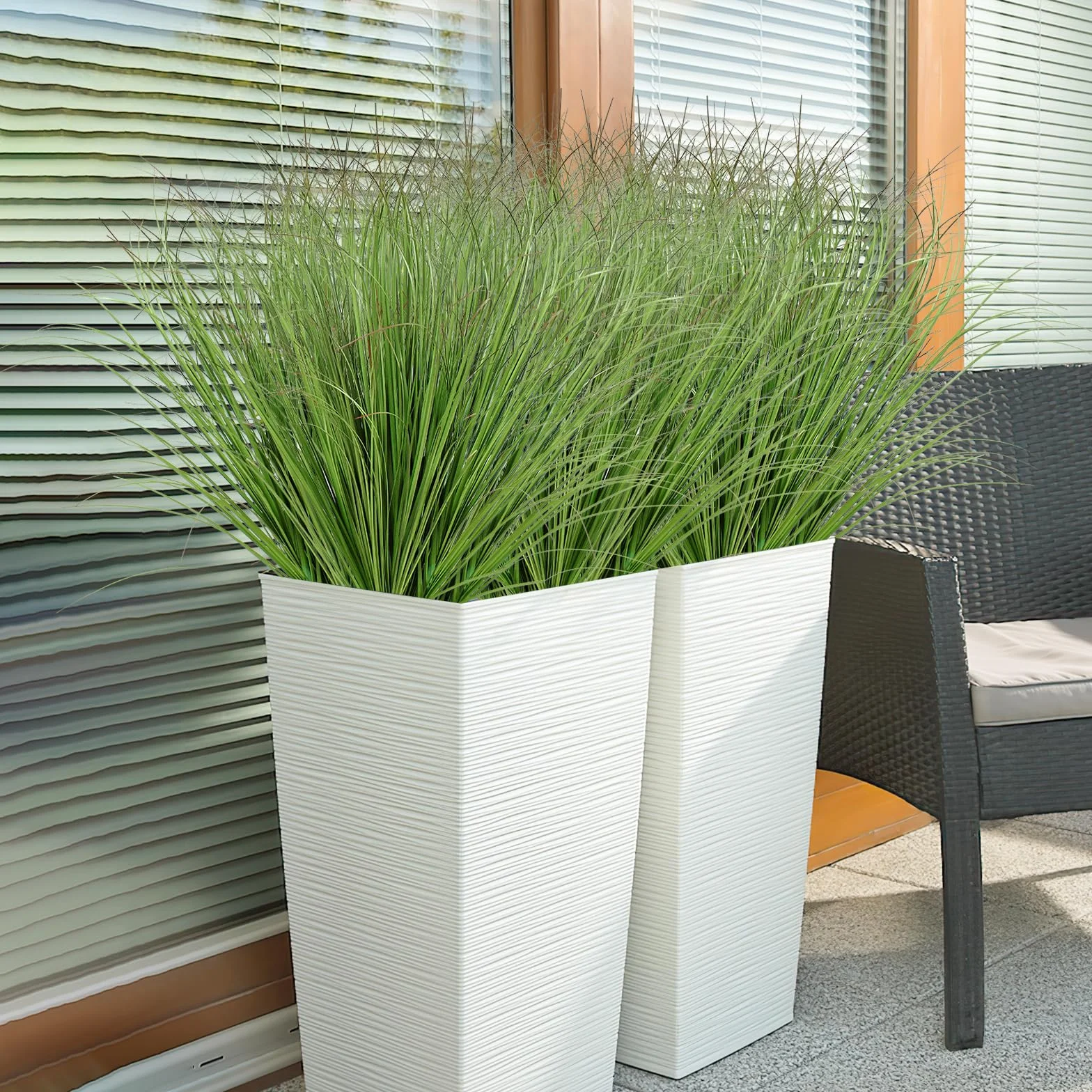 24 Pezzi Piante Artificiali da Esterno 50 cm Erba Finta All'aperto Resistente ai Raggi UV Arbusti Finte Erba di Grano Pianta Artificiale Steli di Verde per Giardino Ufficio Domestica Decor