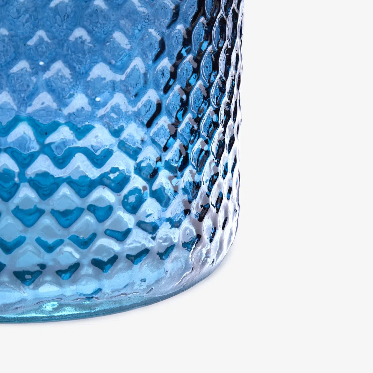 Bottiglia di vetro riciclata di grandi dimensioni con design a scaglie in rilievo - Caraffa di vetro in stile mediterraneo lavorata a mano per la decorazione della casa (Blu Navy)