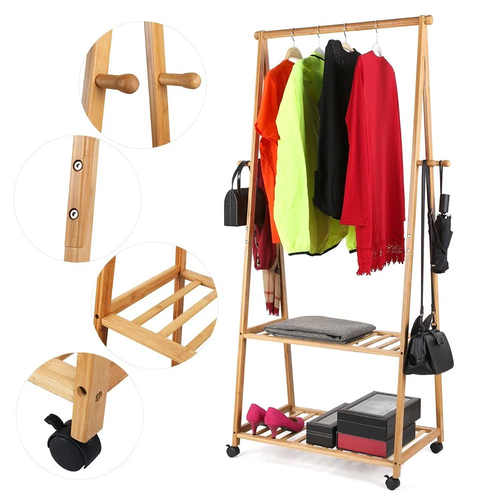 BAKAJI Stand Appendiabiti in Legno di Bambu per Camera da Letto Ingresso con Ruote Girevoli 2 Ripiani Porta Abiti Asta per Grucce e Ganci Laterali Dimensione 70 x 33 x 153 cm Colore Bamboo Naturale