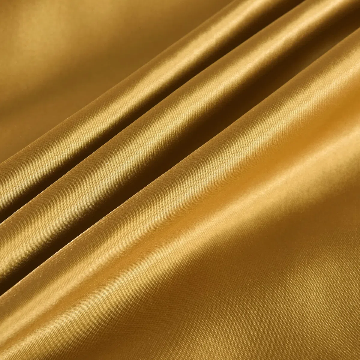 Set completo di biancheria da letto in raso di seta, 6 pezzi, lenzuolo con angoli, copripiumino, 4 federe. Colore: oro opaco. Dimensioni: matrimoniale
