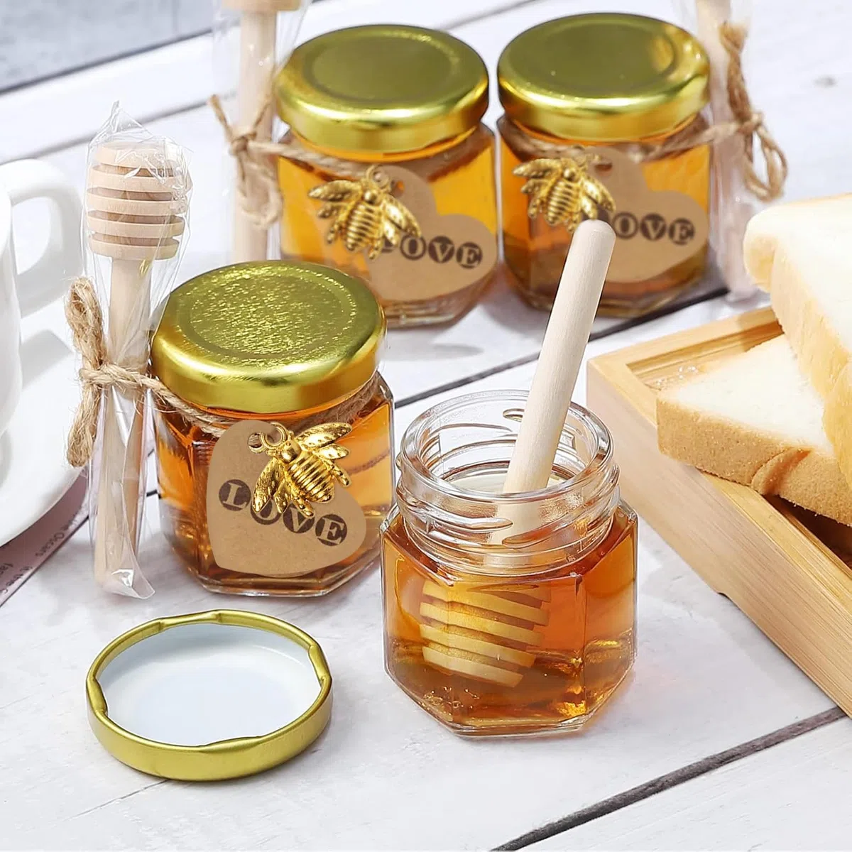 30 pezzi Mini Vasetti Miele,esagonale vasetti di vetro miele da 45ml con coperchio a vite,Mini Vasetti per Miele Esagonali coperchi dorati,pendenti a forma di ape