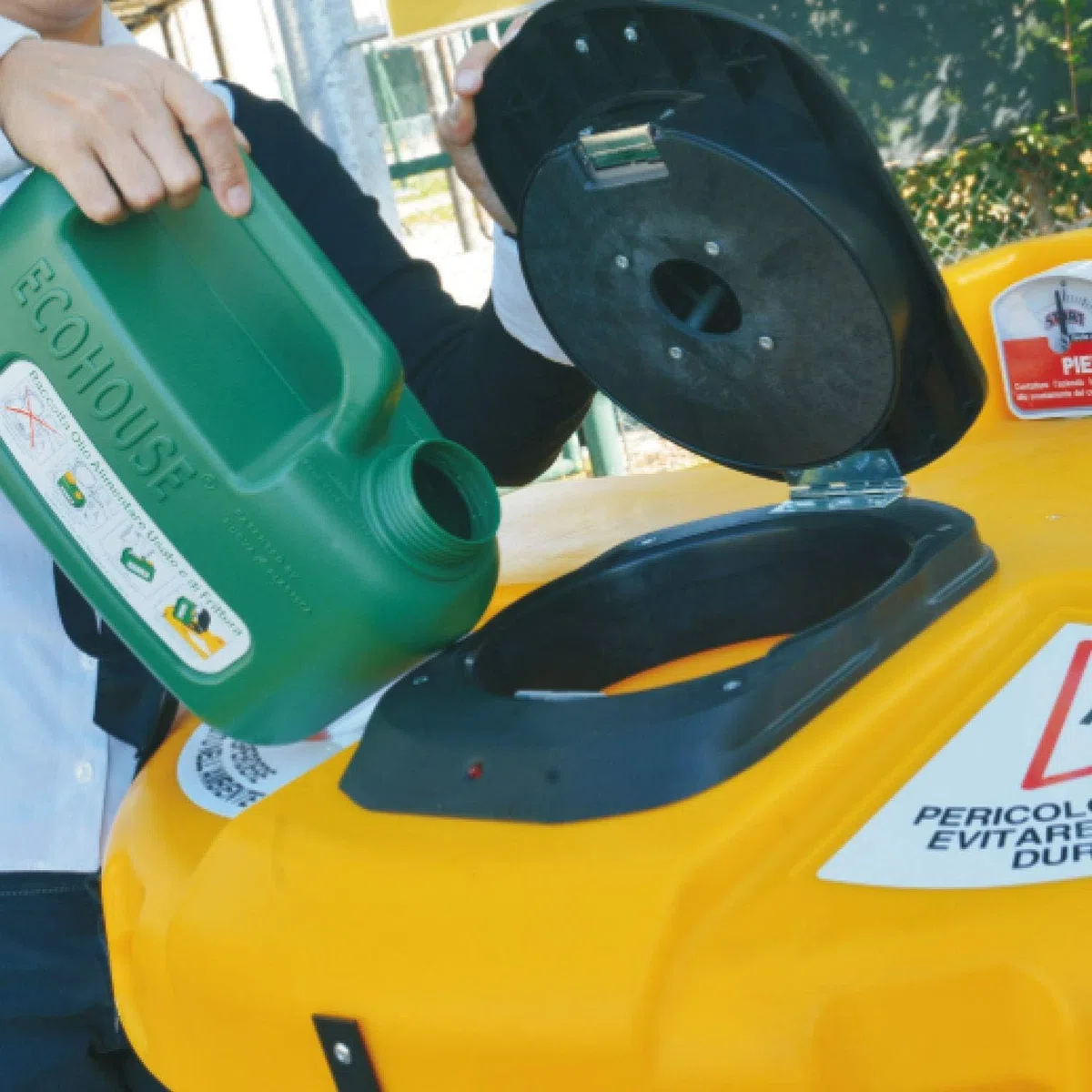 Tanica Tanichetta contenitore per olio esausto botticella botte bottiglia con imbuto raccolta oli alimenti 2,2 lt smaltimento raccolta differenziata Imbuto e griglia filtraggio plastica