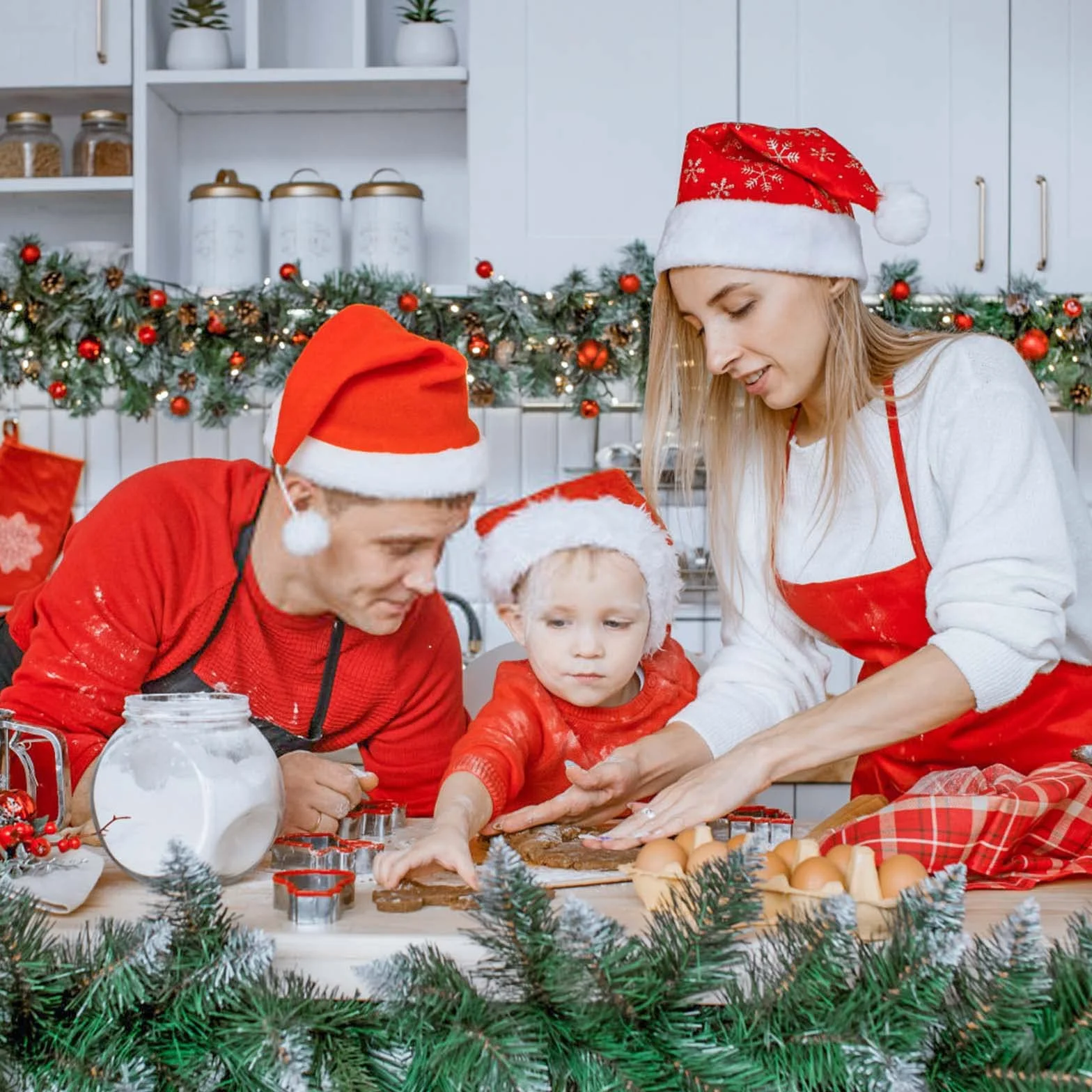 DATEFUN Ghirlanda di Natale Artificiale, 2.7m Ghirlanda di Abete Verde del PVC, Decorazioni Natalizie Allaperto dellinterno per Camino, Scala, Finestre, Festa di Natale (270 Rami)