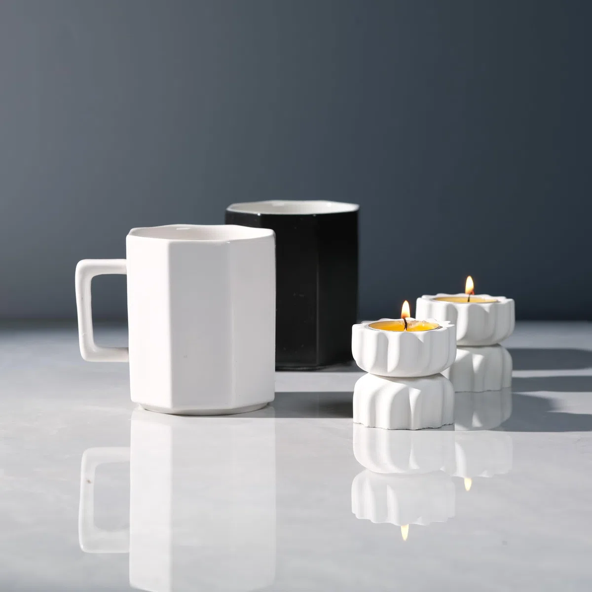 Set di 2 portacandele votivi in cemento con una torsione; portacandele decorativo in cemento per caffè o tavolo da pranzo; 5 x 5,3 cm