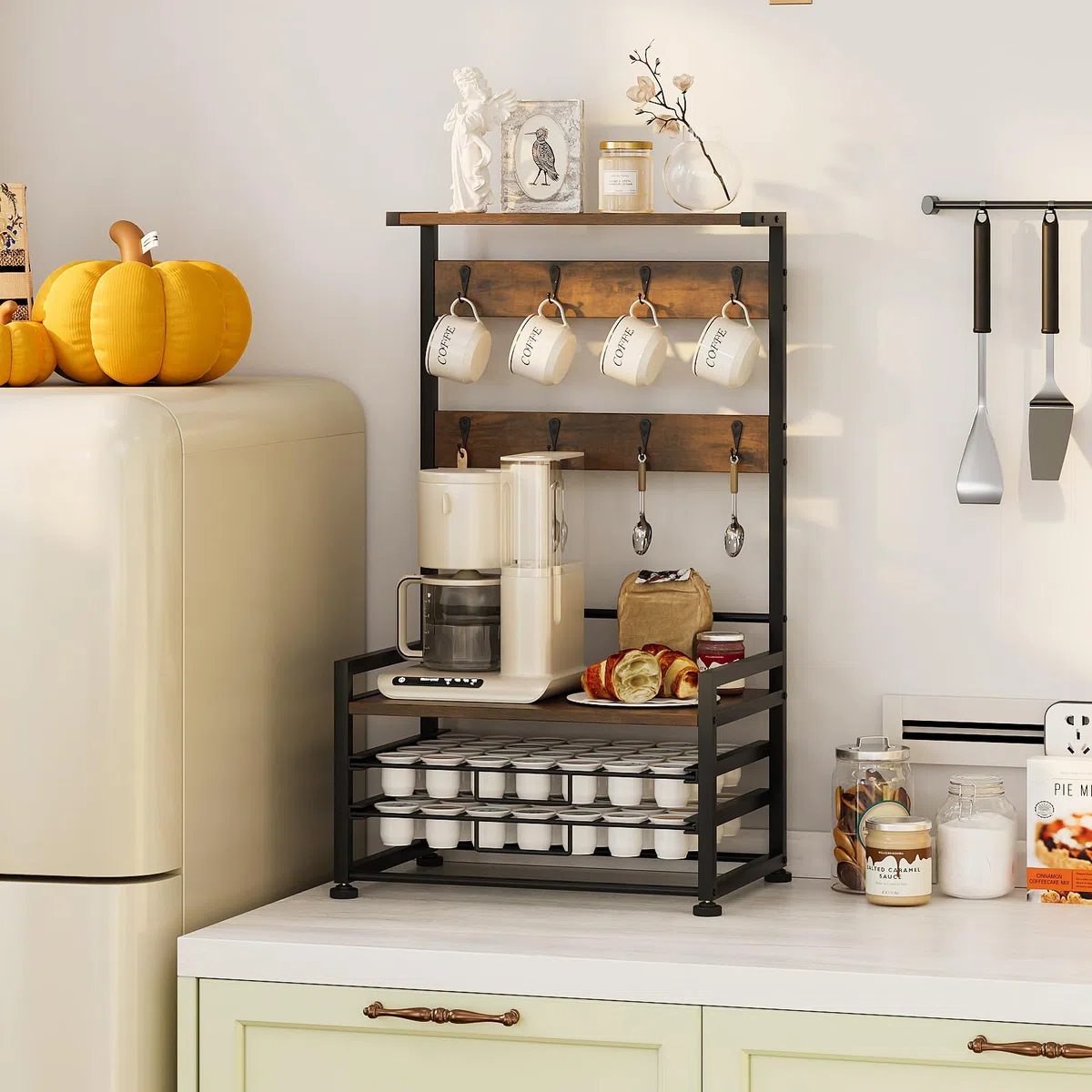 Porta capsule da caffè a 3 ripiani, con cassetto per 56 capsule, 8 ganci per tazze, sciroppi e spezie, scaffale per cucina, caffetteria, ufficio, piano di lavoro, marrone