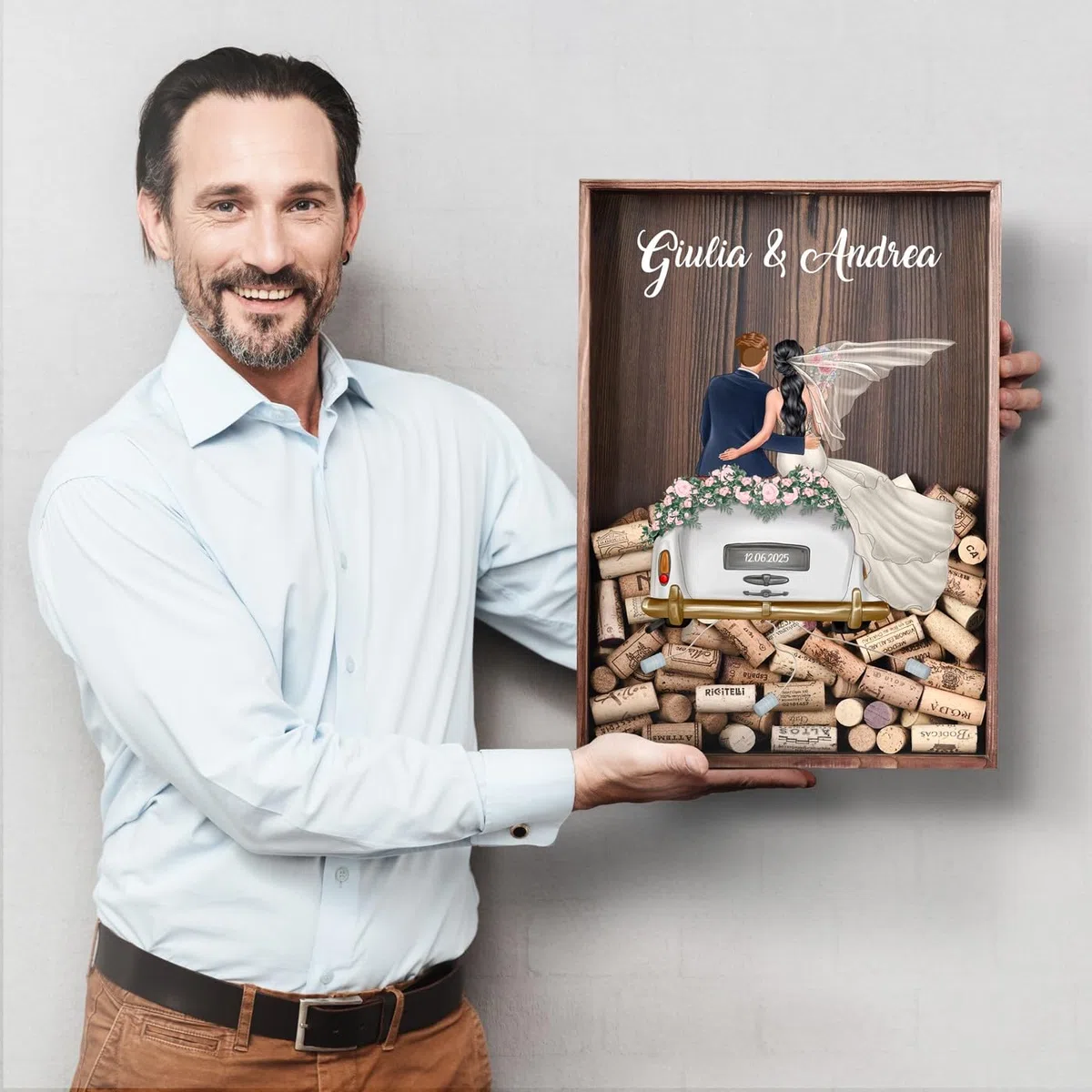 Maverton Raccoglitore Tappi Personalizzato per Matrimonio - Salvadanaio di Sughero - Scatola Legno Con Cavatappi e Porta Soldi - Busta Regalo - Regali Personalizzati Sposi