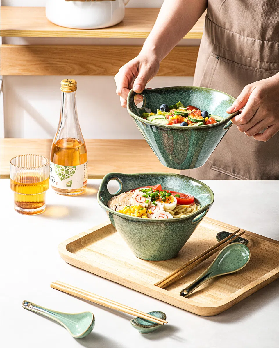 HENXFEN LEAD Ramen - Set di 2 ciotole in ceramica, 780 ml, con bacchetta, cucchiaio e poggia cucchiaio, verde lucido